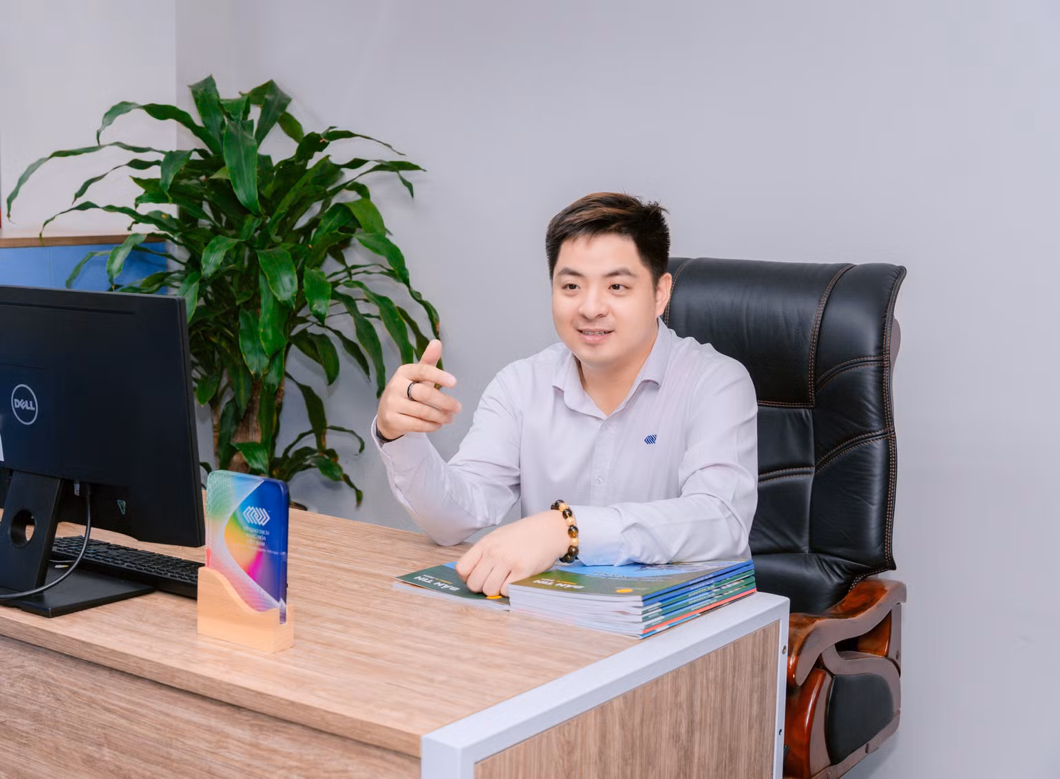 anh-3-ong-nguyen-duc-dung-pho-tong-giam-doc-mxv.jpg