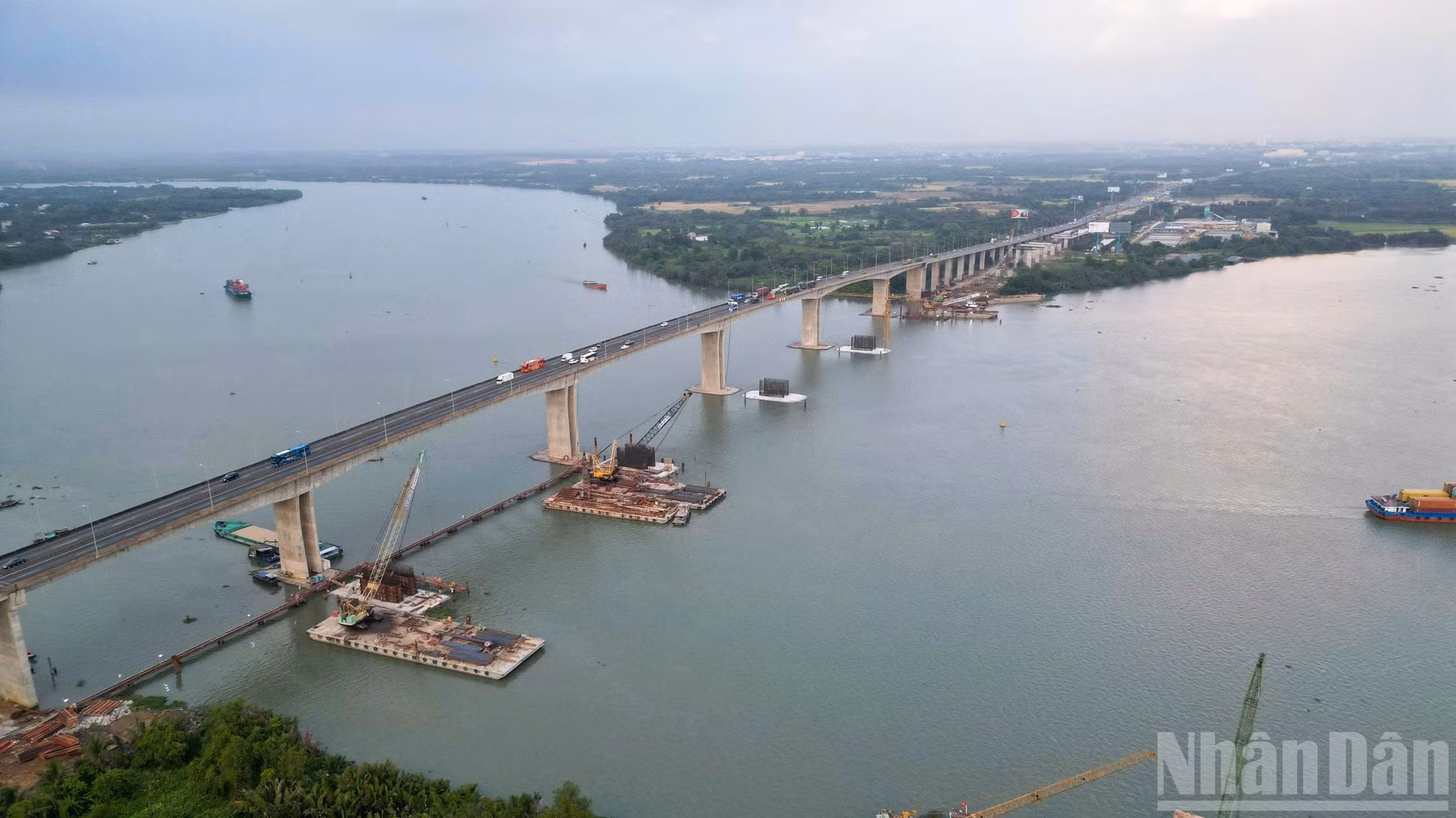 Dự án mở rộng cao tốc Thành phố Hồ Chí Minh-Long Thành đang được triển khai đồng loạt nhiều hạng mục.