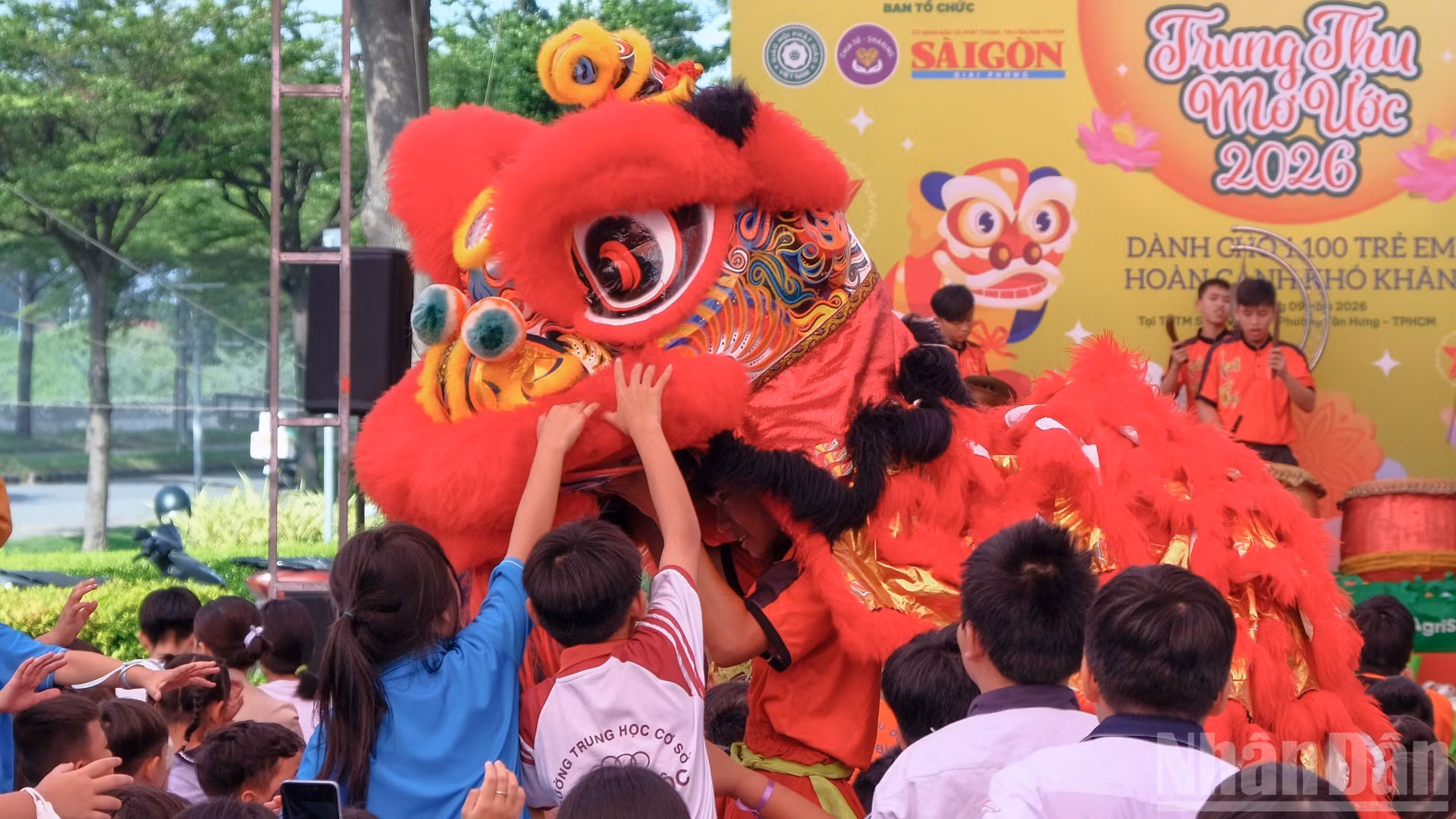 “Trung thu mơ ước 2026 ”tiếp thêm động lực cho trẻ em mưu sinh, vào đời sớm, có hoàn cảnh khó khăn và bệnh nhi mắc bệnh hiểm nghèo.