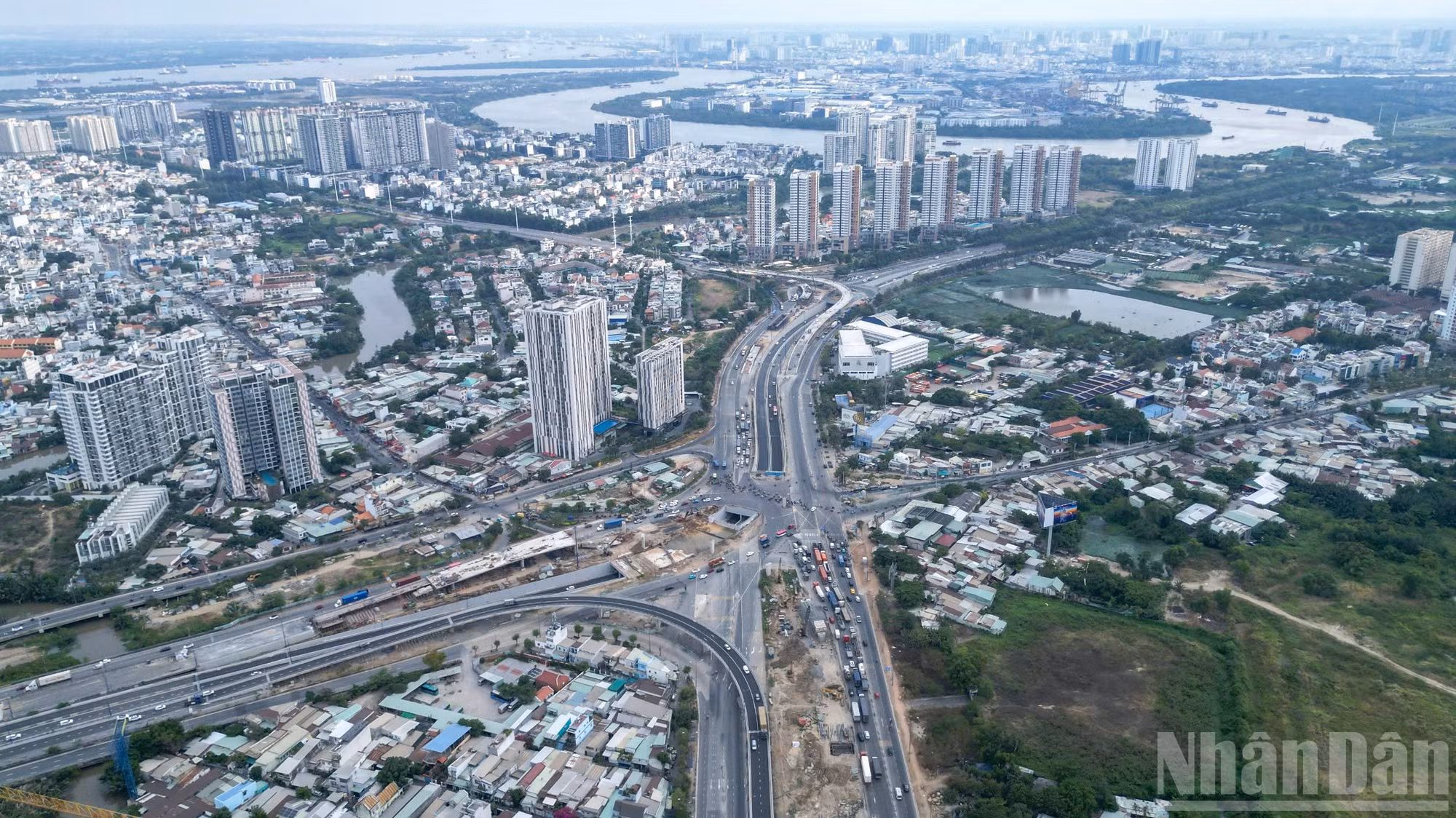 Nút giao An Phú đang hoàn thiện những công đoạn cuối, sẵn sàng thông xe dịp 30/4.
