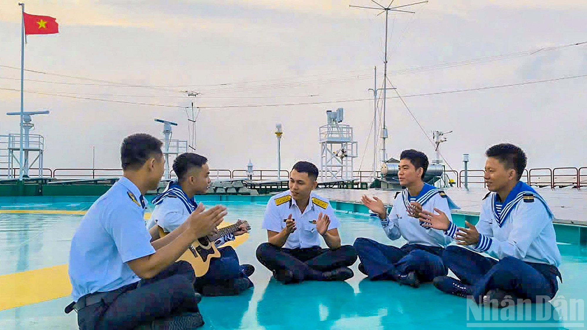 Tiểu đo&agrave;n vinh dự hai lần được đ&oacute;n nhận đơn vị Anh h&ugrave;ng Lực lượng vũ trang nh&acirc;n d&acirc;n v&agrave; nhiều phần thưởng kh&aacute;c của Bộ Quốc ph&ograve;ng, Qu&acirc;n chủng Hải qu&acirc;n v&agrave; Bộ Tư lệnh V&ugrave;ng 2 trao tặng.