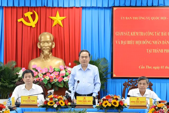 Chủ tịch Quốc hội, Chủ tịch Hội đồng Bầu cử quốc gia Trần Thanh Mẫn phát biểu tại cuộc làm việc sáng nay với lãnh đạo Thành phố Cần Thơ. (Ảnh: Phạm Trung)
