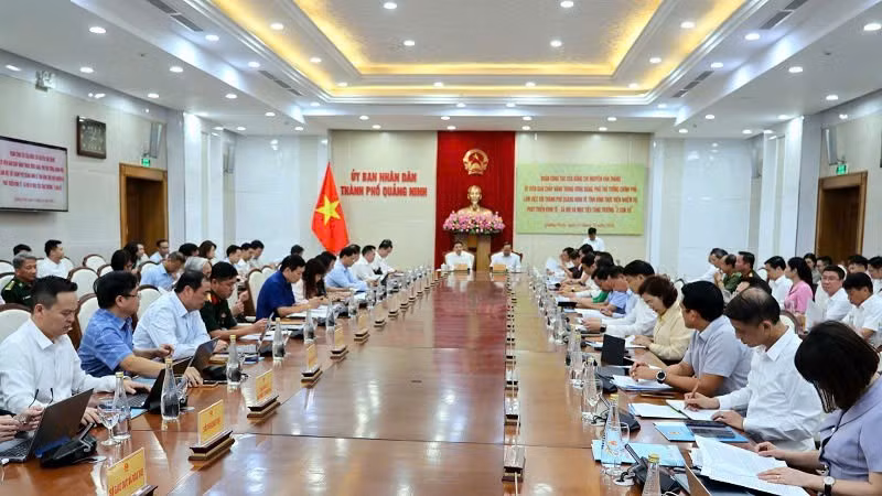Quang cảnh buổi làm việc. (Ảnh: QUANG THỌ)