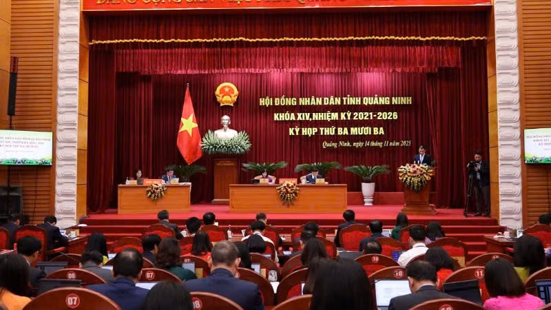 Quang cảnh Kỳ họp thứ 33, Hội đồng nhân dân tỉnh Quảng Ninh khóa XIV, nhiệm kỳ 2021-2026.