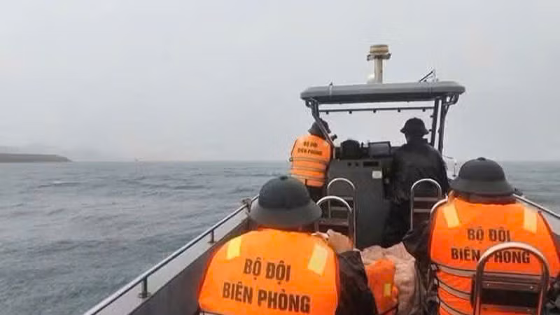Bộ đội Biên phòng Cô Tô triển khai công tác cứu hộ, cứu nạn ngày 3/7 trên vùng biển Cô Tô. (Ảnh: Biên phòng Cô Tô)