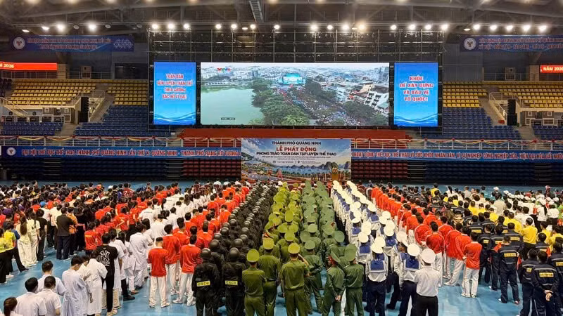 Quang cảnh lễ phát động. (Ảnh: QUANG THỌ)