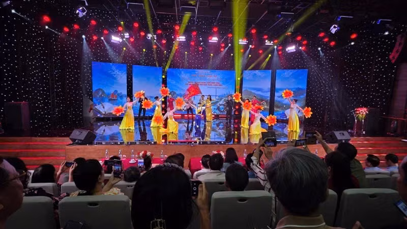 Quang cảnh lễ phát động cuộc thi.