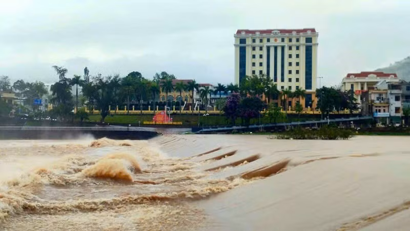 Nước sông Tiên Yên dâng cao, tiềm ẩn nguy cơ lũ quét.