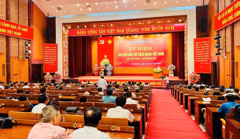Quang cảnh Lễ kỷ niệm 100 năm Ngày Báo chí cách mạng Việt Nam.