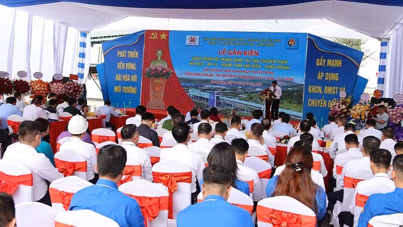 Quang cảnh buổi lễ. (Ảnh : QUANG THỌ)