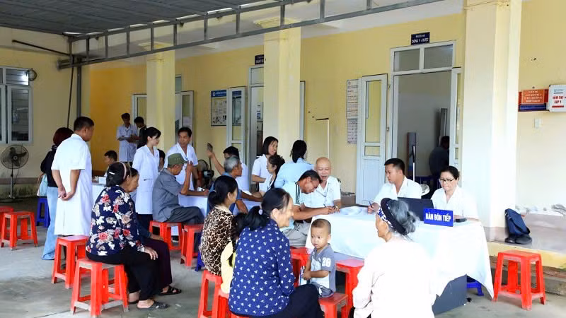 Người dân xã Cái Chiên được khám sức khỏe, tư vấn và sàng lọc bệnh miễn phí theo kế hoạch của tỉnh.