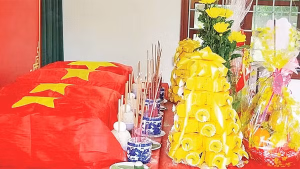 Hài cốt liệt sĩ được bảo quản, hương khói tại Đội 584, Phòng Chính trị, Bộ Chỉ huy quân sự tỉnh Quảng Trị.