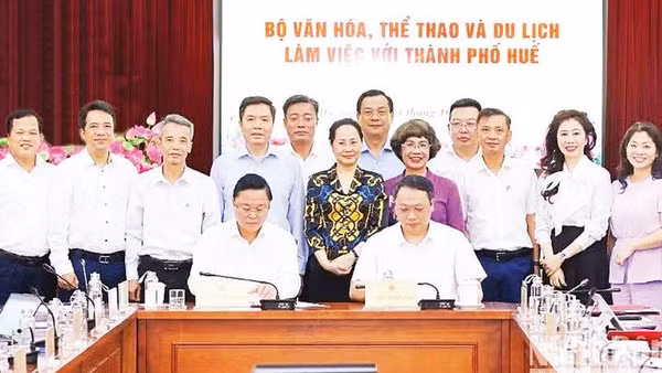 Lễ ký kết Kế hoạch phối hợp hành động về phát triển văn hóa, thể thao và du lịch đến năm 2030 (Ảnh NGỌC HIẾU)
