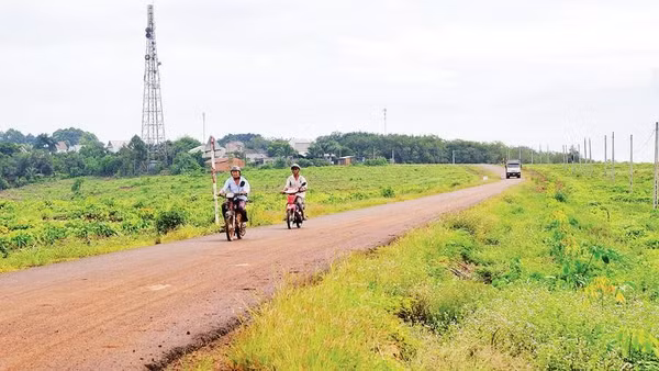 Đường vào Di tích Địa điểm thành lập Chi bộ Đông Dương Cộng sản Đảng.