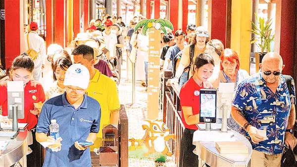 Hệ thống bán vé online và kiểm soát tự động qua mã vạch tại Sun World Ba Na Hills.
