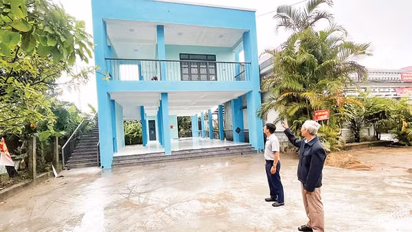 Nhà sinh hoạt cộng đồng kết hợp phòng tránh lũ thôn Phú Hữu, xã Hòa Thịnh được xây dựng khang trang.