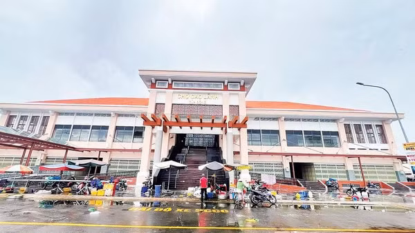 Chợ Cao Lãnh sau ba tháng nghiệm thu vẫn chưa đưa vào hoạt động.