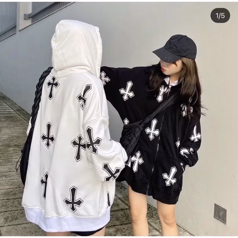 Những cái hoodie như của phù thủy ấy giới trẻ chắc chắn mỗi người phải có… vài cái. 