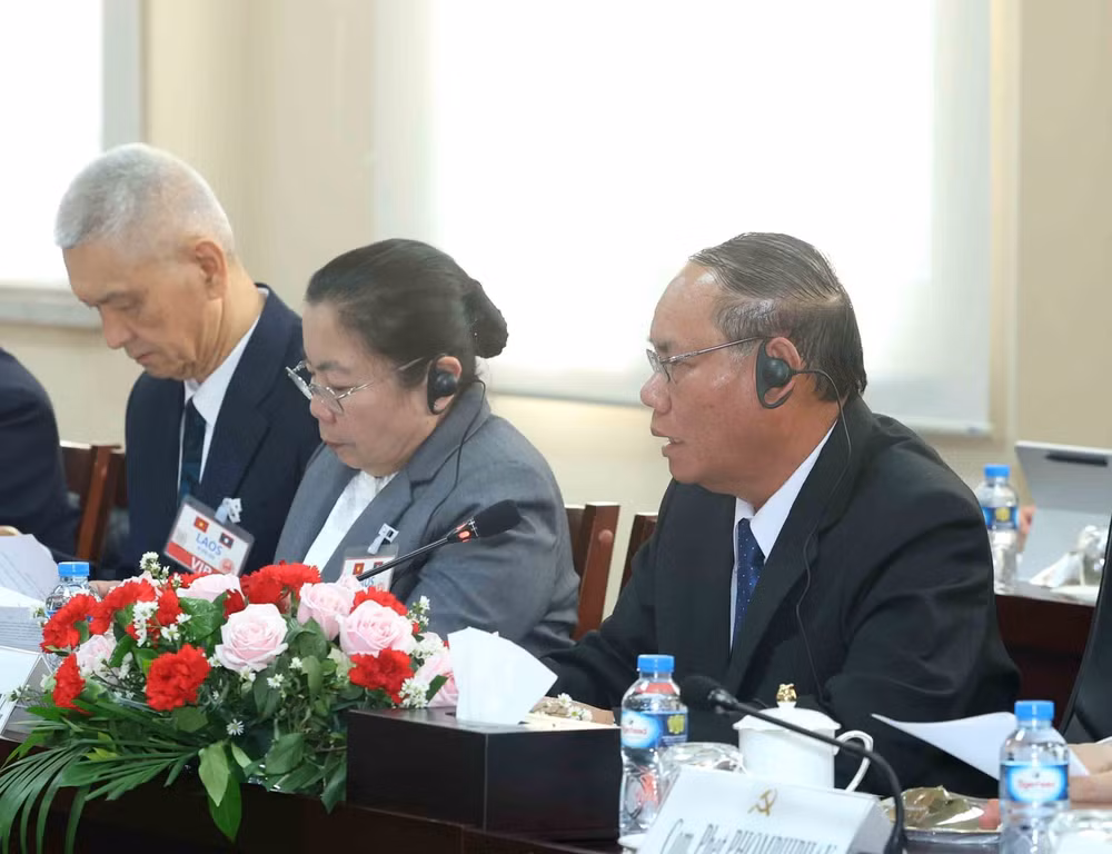 vna-potal-thuong-truc-ban-bi-thu-tran-cam-tu-hoi-dam-voi-thuong-truc-ban-bi-thu-tu-dang-ndcm-lao-8690015.jpg