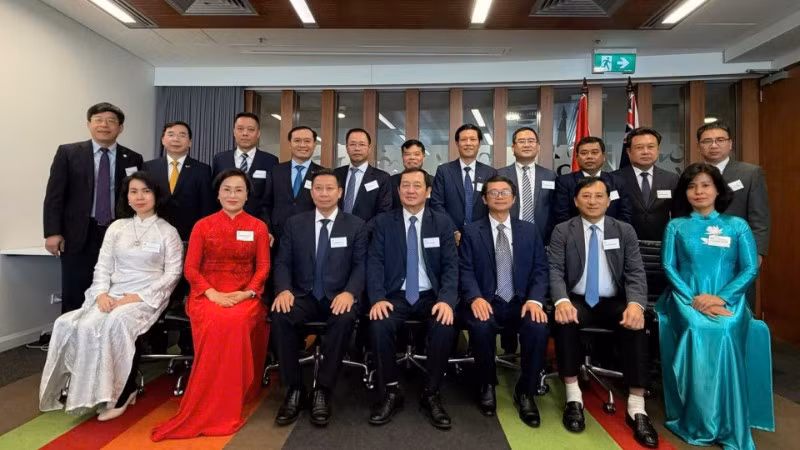 Đoàn công tác học tập và tham quan trao đổi tại Trường đại học Công nghệ Sydney (UTS), thành phố Sydney, Australia.