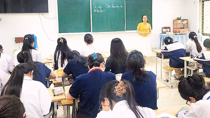 Giờ ôn thi của học sinh Trường THPT A Nguyễn Huệ, tỉnh Ninh Bình.