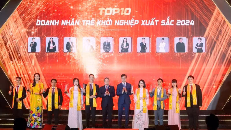 Lãnh đạo Đảng, Nhà nước trao danh hiệu TOP10 Doanh nhân trẻ khởi nghiệp xuất sắc 2024.