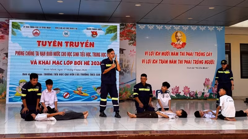Chương trình tuyên truyền, trải nghiệm thực hành kỹ năng phòng chống đuối nước cho hơn 1.300 học sinh Trường tiểu học Cao Viên 1 và Trường trung học cơ sở Cao Viên.