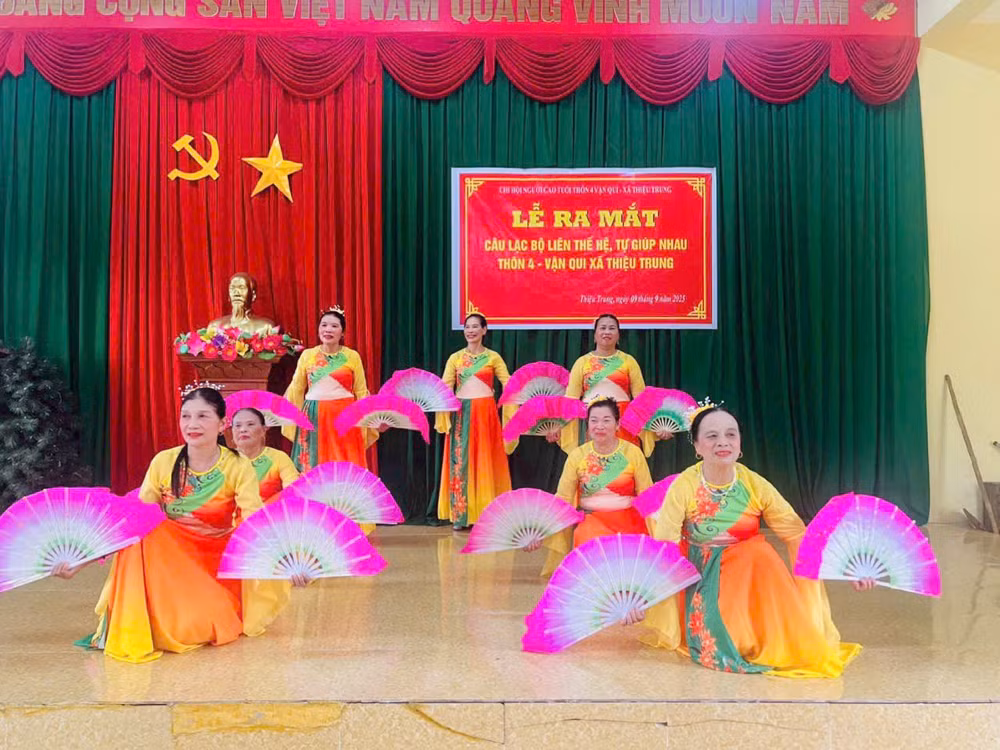 Các câu lạc bộ duy trì các đội văn nghệ, thường xuyên tổ chức sinh hoạt, biểu diễn, giao lưu.