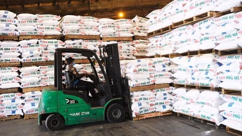 Kho sản phẩm phân đạm ure Phú Mỹ của Tổng công ty Phân bón và Hoá chất Dầu khí (PVFCCo). (Ảnh: TTXVN)