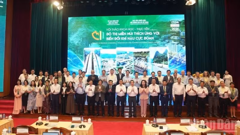 Hội thảo khoa học: “Đô thị miền núi thích ứng với biến đổi khí hậu cực đoan” tại Cao Bằng. (Ảnh: MINH TUẤN)