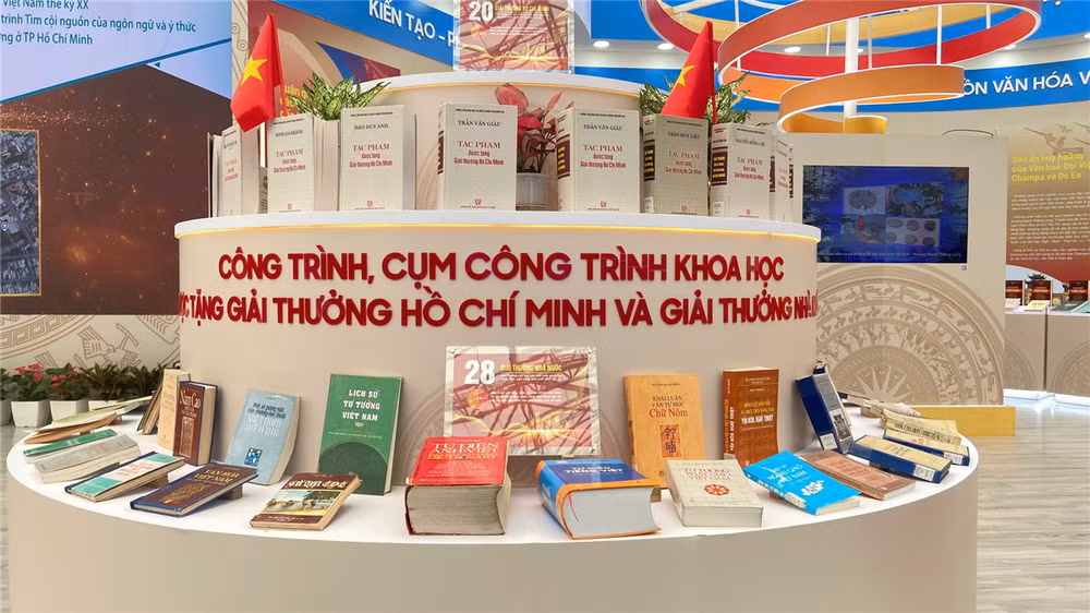 Công trình, cụm công trình được tặng Giải thưởng Hồ Chí Minh, Giải thưởng Nhà nước của các nhà khoa học Viện Hàn lâm Khoa học xã hội Việt Nam tại Triển lãm “80 năm hành trình Độc lập-Tự do-Hạnh phúc”.