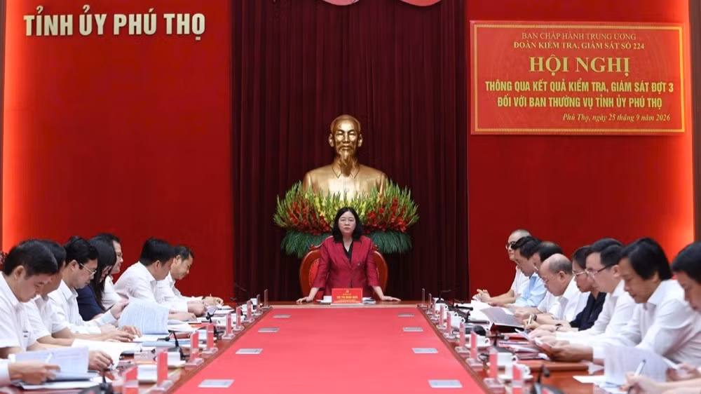 Đồng chí Bùi Thị Minh Hoài phát biểu ý kiến tại buổi làm việc. (Ảnh: ĐỨC ANH)