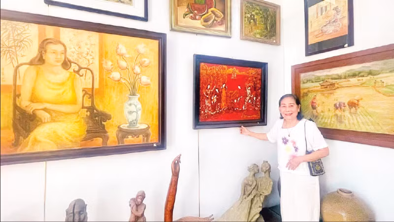 Họa sĩ Phan Thị Ngọc Mỹ giới thiệu về không gian bảo tàng mỹ thuật mang tên mình.