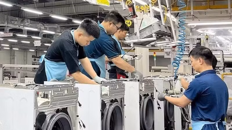 Dây chuyền sản xuất của Công ty Trách nhiệm hữu hạn LG Electronics Việt Nam Hải Phòng. (Ảnh: TRUNG KIÊN)
