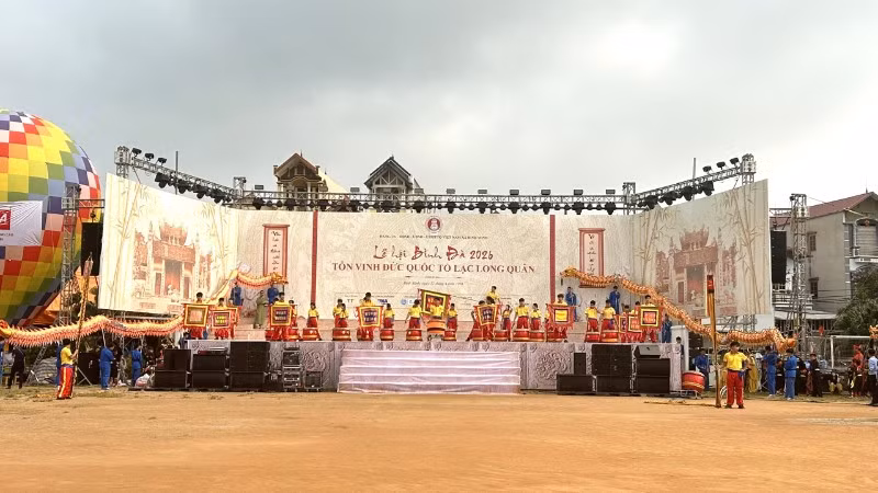 Lễ rước, tế và dâng hương Đức Quốc Tổ Lạc Long Quân đã được tổ chức trong khuôn khổ lễ hội Bình Đà 2026.