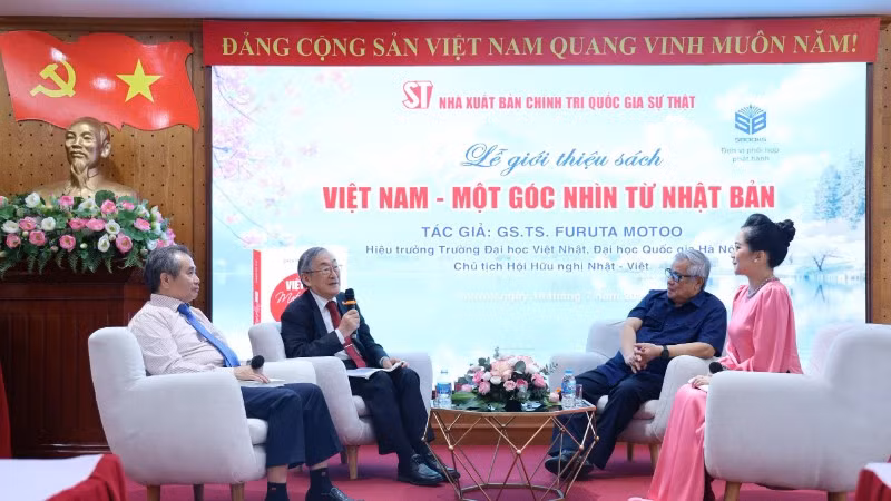 GS,TS Furuta Motoo trao đổi và giao lưu với độc giả về cuốn sách "Việt Nam - Một góc nhìn từ Nhật Bản"