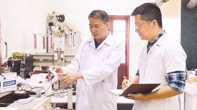 Thực nghiệm vận hành máy phát điện nano ma sát.