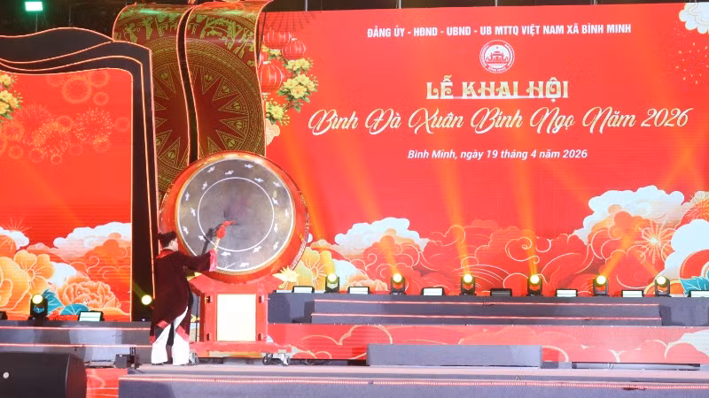 Trống khai hội vang lên mở màn lễ hội Bình Đà Xuân Bính Ngọ năm 2026.