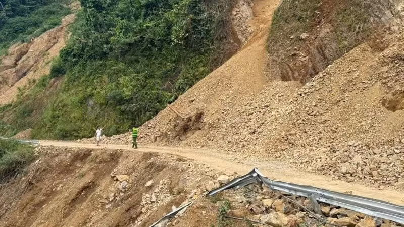 Điểm sạt lở tại Km3+530 thuộc công trình đường 433 đi thôn Mường Tuổng, xã Đức Nhàn, tỉnh Phú Thọ.