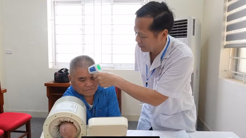 Khám bệnh cho người có công tại Trung tâm Điều dưỡng Người có công.