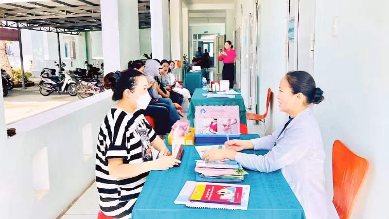 Chiến dịch truyền thông lồng ghép cung cấp dịch vụ dân số tại trung tâm dân số Quảng Trị (cũ).