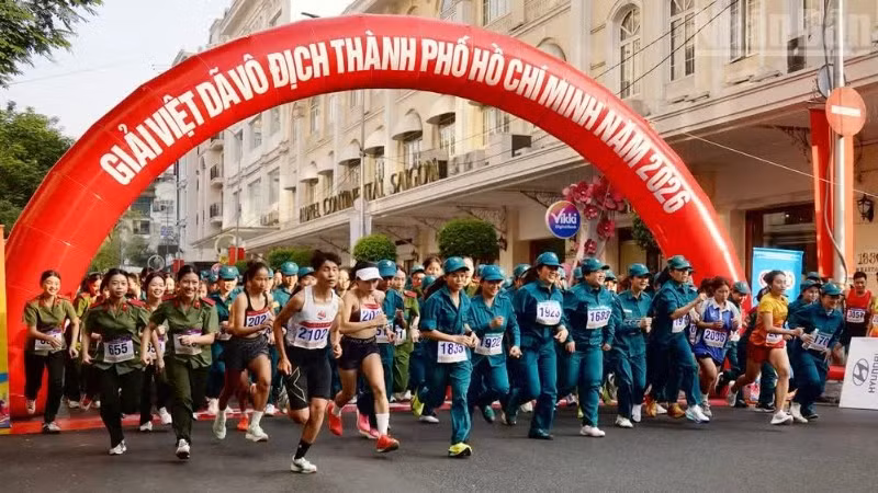 Các vận động viên xuất phát cự ly 3km. (Ảnh: KHANG ANH)
