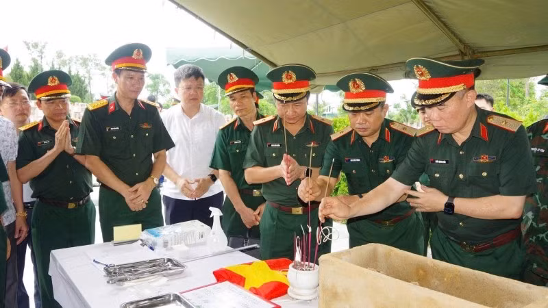 hai-cot-liet-si-2.jpg