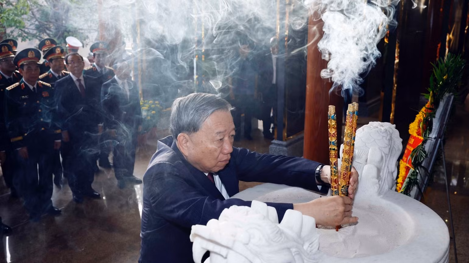 vna-potal-tong-bi-thu-to-lam-dang-hoa-dang-huong-tai-tuong-dai-chien-thang-nha-bia-tuong-niem-cac-anh-hung-liet-si-va-nha-tuong-niem-chu-tich-ho-chi-m-8456464.jpg