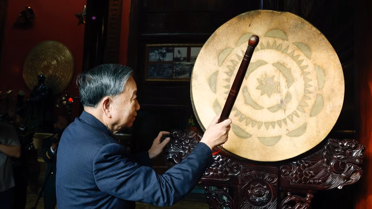 vna-potal-tong-bi-thu-to-lam-dang-hoa-dang-huong-tai-tuong-dai-chien-thang-nha-bia-tuong-niem-cac-anh-hung-liet-si-va-nha-tuong-niem-chu-tich-ho-chi-m-8456470.jpg
