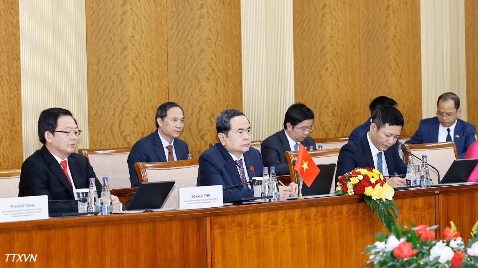 vna-potal-le-don-chu-tich-quoc-hoi-tran-thanh-man-va-phu-nhan-tham-chinh-thuc-mong-co-3300.jpg