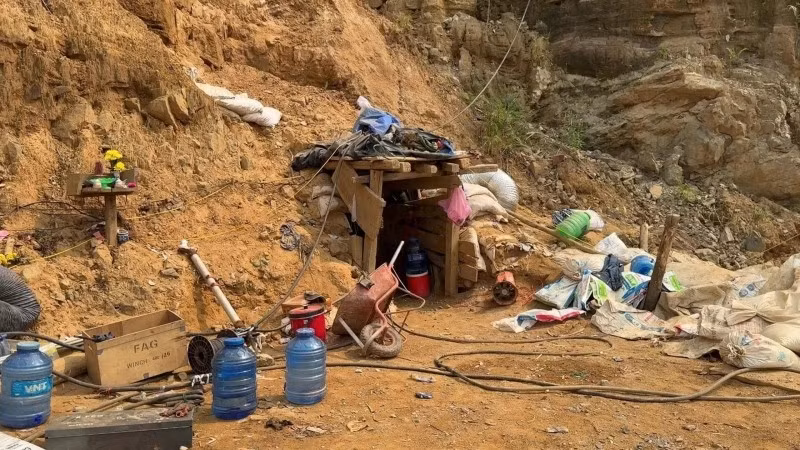 khai-thac-vang-trai-phep-da-nang-1.jpg