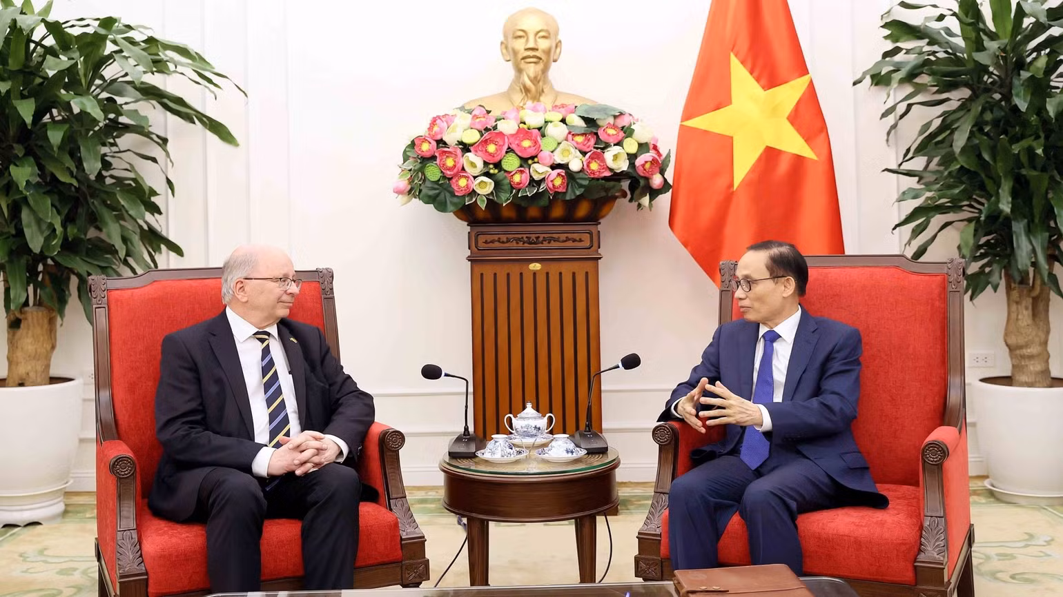 vna-potal-bo-truong-bo-ngoai-giao-tiep-quoc-vu-khanh-bo-ngoai-giao-thuy-dien-8771761.jpg