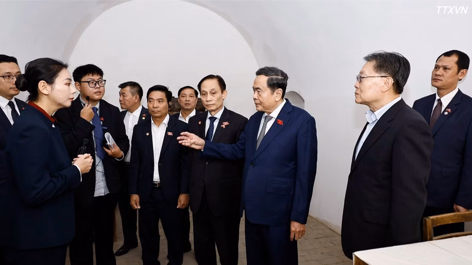 vna-potal-chu-tich-quoc-hoi-tham-mot-so-di-tich-lich-su-cach-mang-tieu-bieu-tai-thiem-tay-trung-quoc-3664.jpg