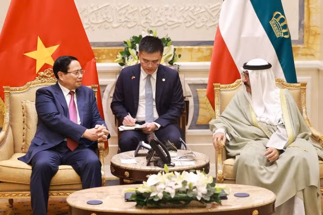 Thủ tướng Chính phủ Phạm Minh Chính hội kiến Quốc vương Kuwait Sheikh Meshal Al-Ahmad Al-Jaber Al-Sabah. (Ảnh: TTXVN)